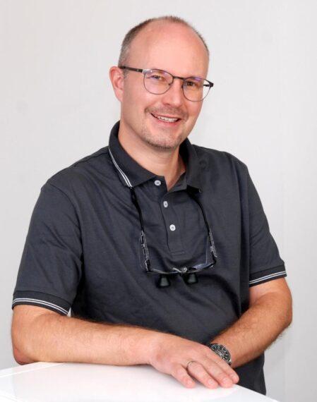 Zahnarzt Dr. Dominik Meling